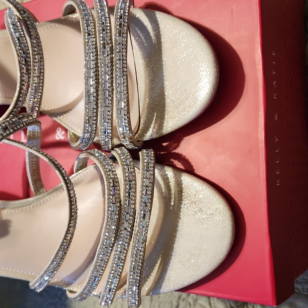 Shoes - Picture 5 of 9